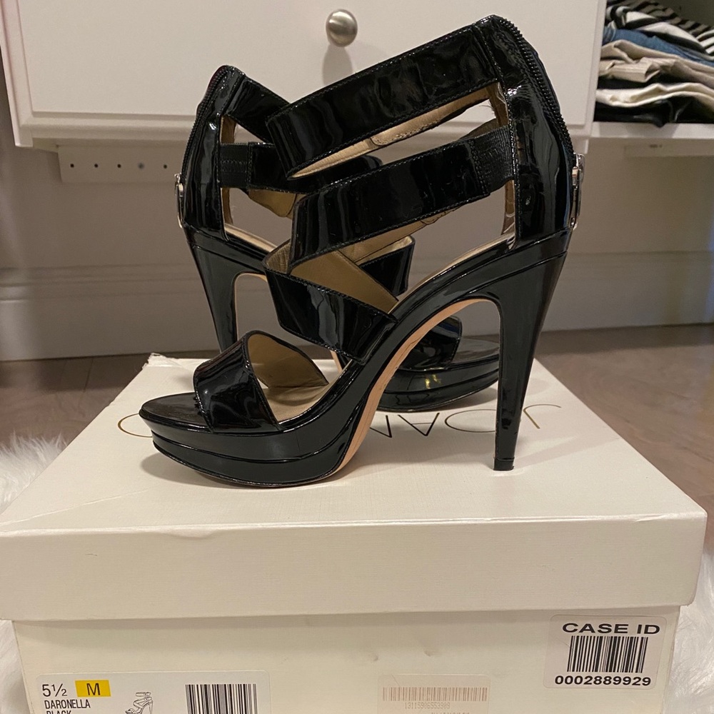Joan & David Daronella patent black heels Sz 5.5